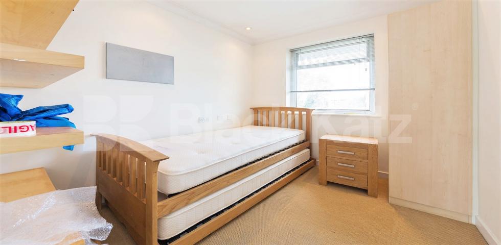 Modern and Central Apartment Connell Crescent , Park Royal